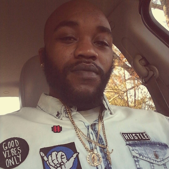 Meet your Posher, Tavias - Picture 1 of 1